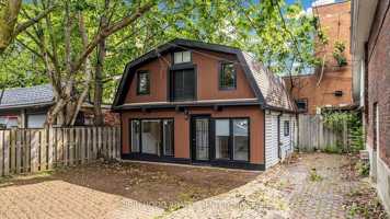 featured image of 8 Laxton Avenue