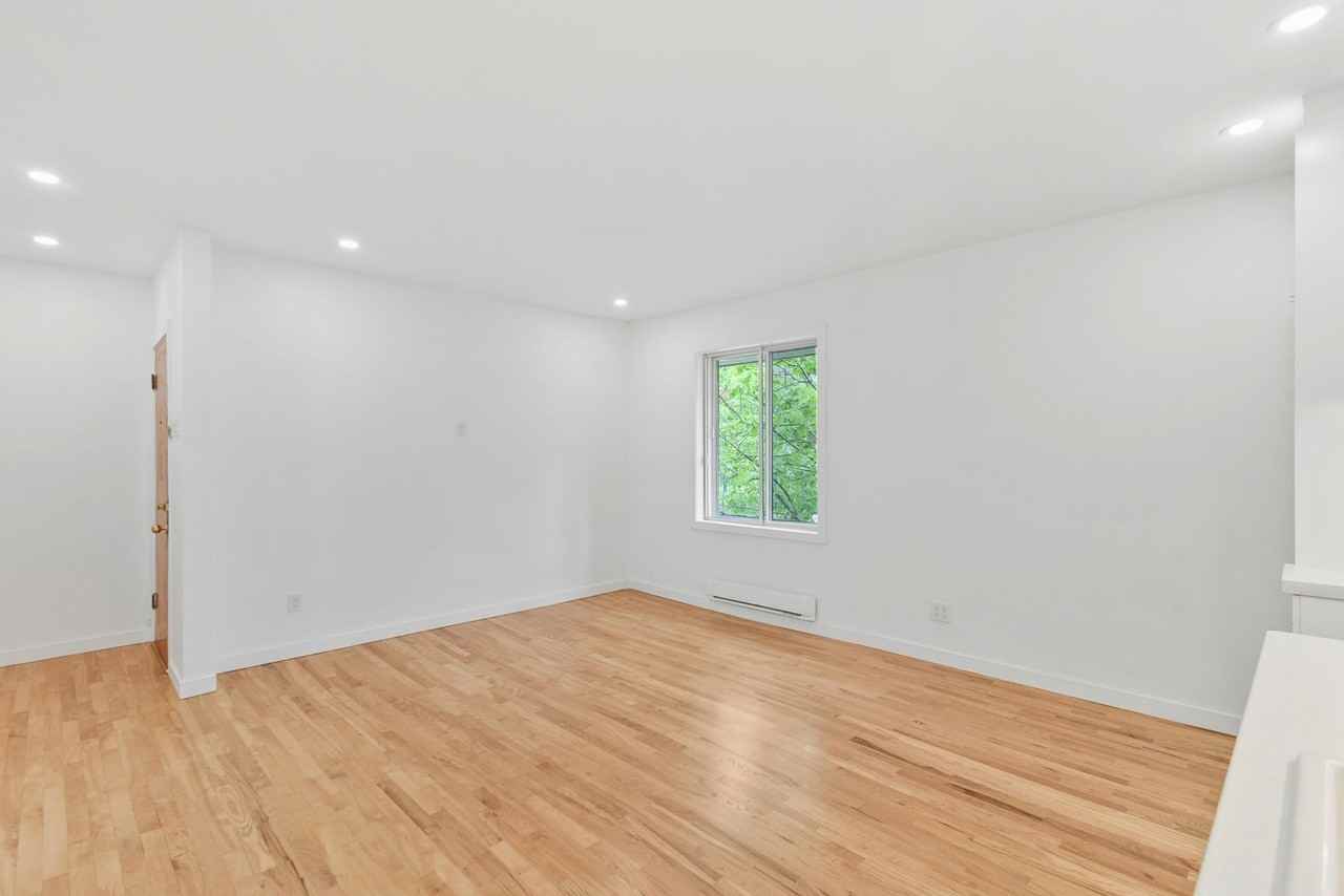 5804 18E Avenue - Photo 2 of 12
