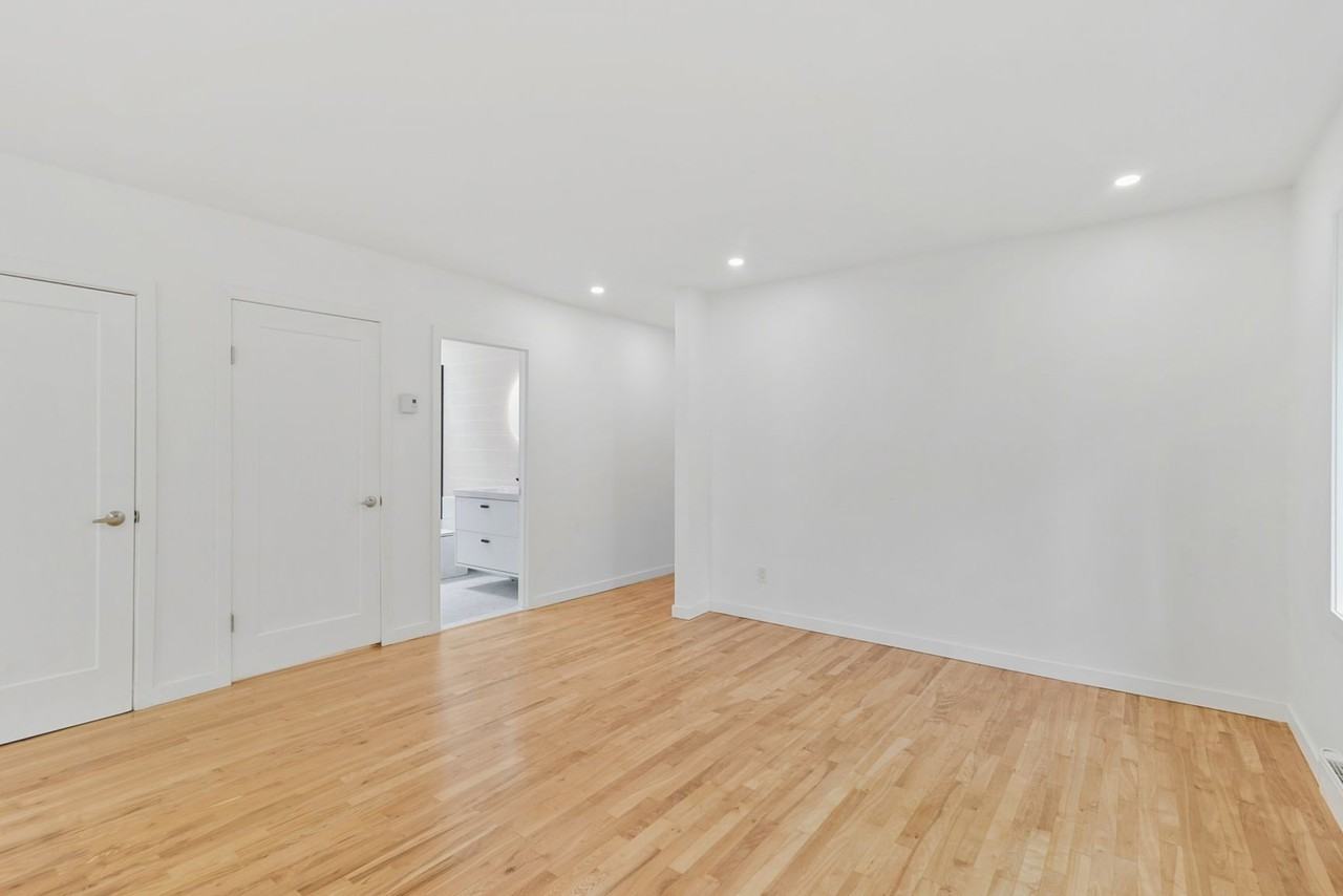 5804 18E Avenue - Photo 3 of 12