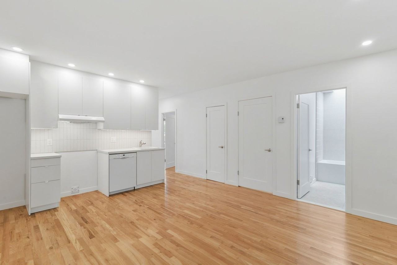 5804 18E Avenue - Photo 4 of 12