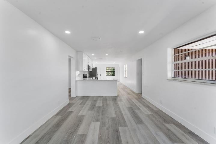481 Northwest 2nd Terrace - Photo 2 of 7