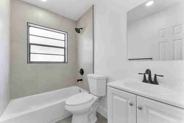 481 Northwest 2nd Terrace - Photo 5 of 7