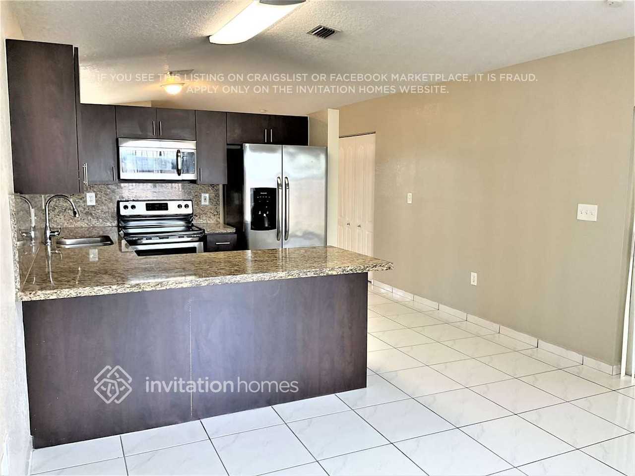 15445 Sw 138th Ave - Photo 3 of 11