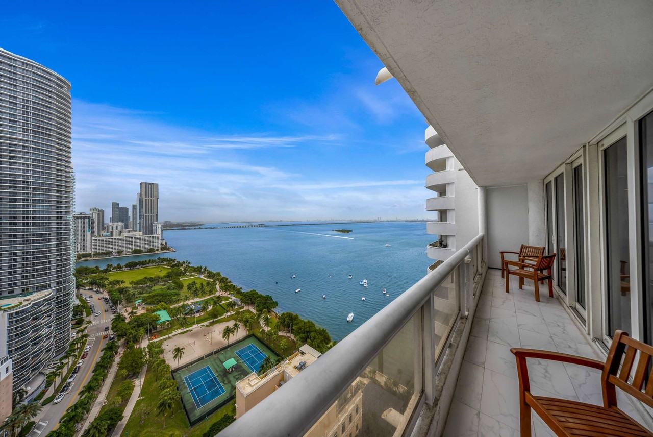 1717 North Bayshore Drive - Photo 4 of 47