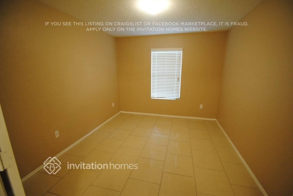 13442 W Rose Ln - Photo 2 of 7
