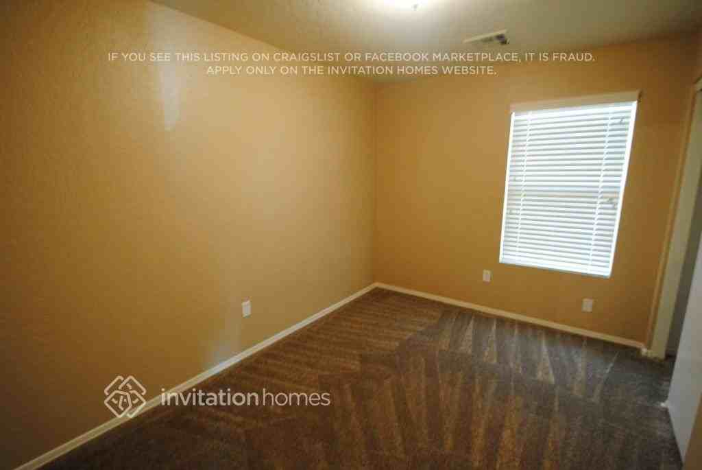 13442 W Rose Ln - Photo 5 of 7
