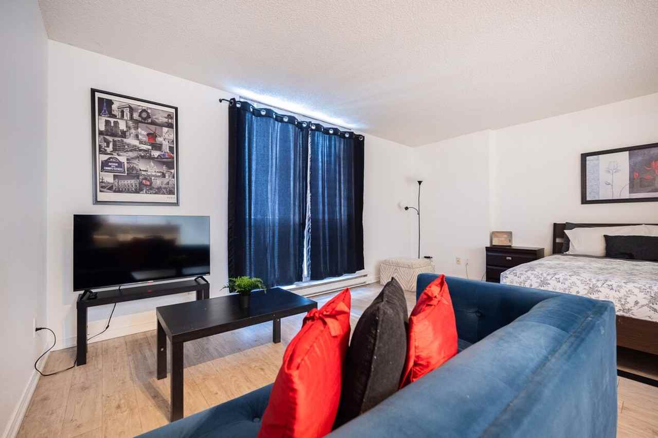 1121 Rue De Bullion - Photo 3 of 24