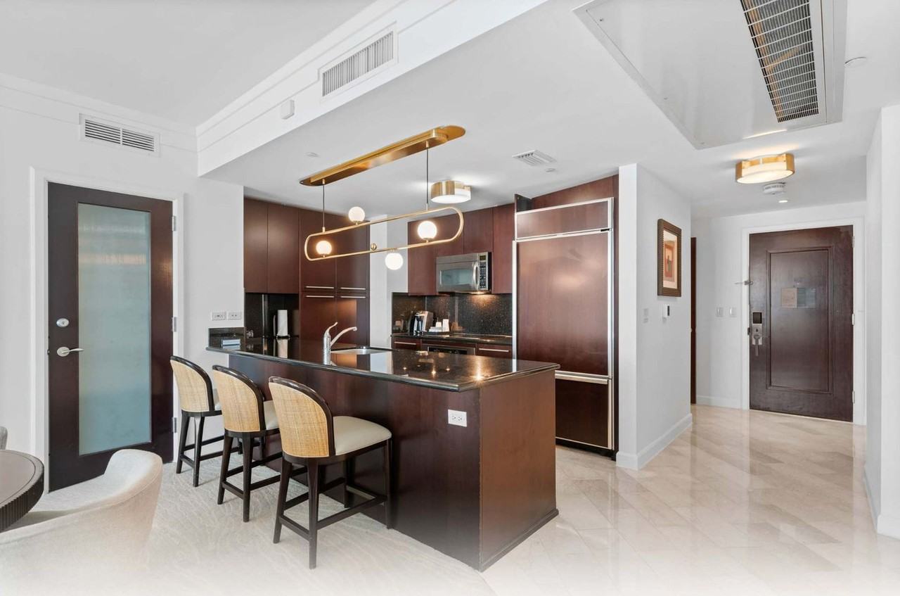 4391 Collins Ave #1325638P - Photo 5 of 14