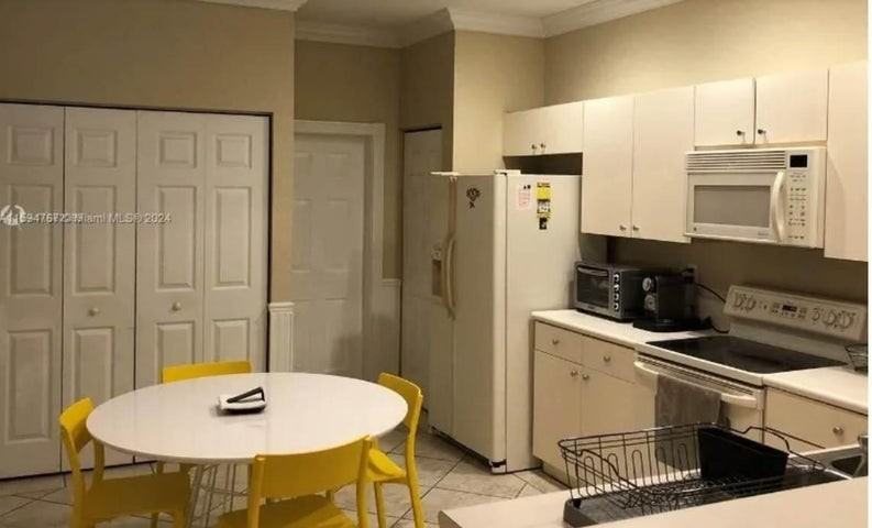 4310 Vineyard Circle - Photo 3 of 8