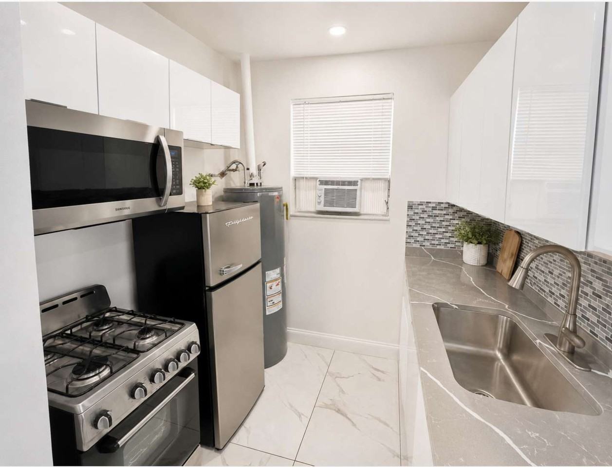338 Van Buren Street - Photo 5 of 18