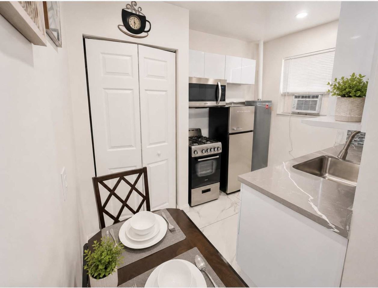 338 Van Buren Street - Photo 6 of 18