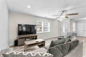 featured image of 433 Belle Dr