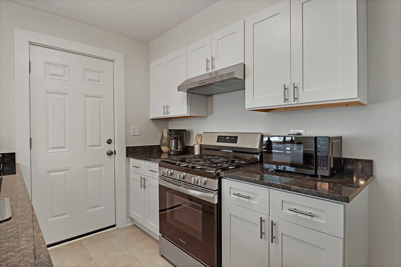 2248 Linden Ave #1569688P - Photo 4 of 15