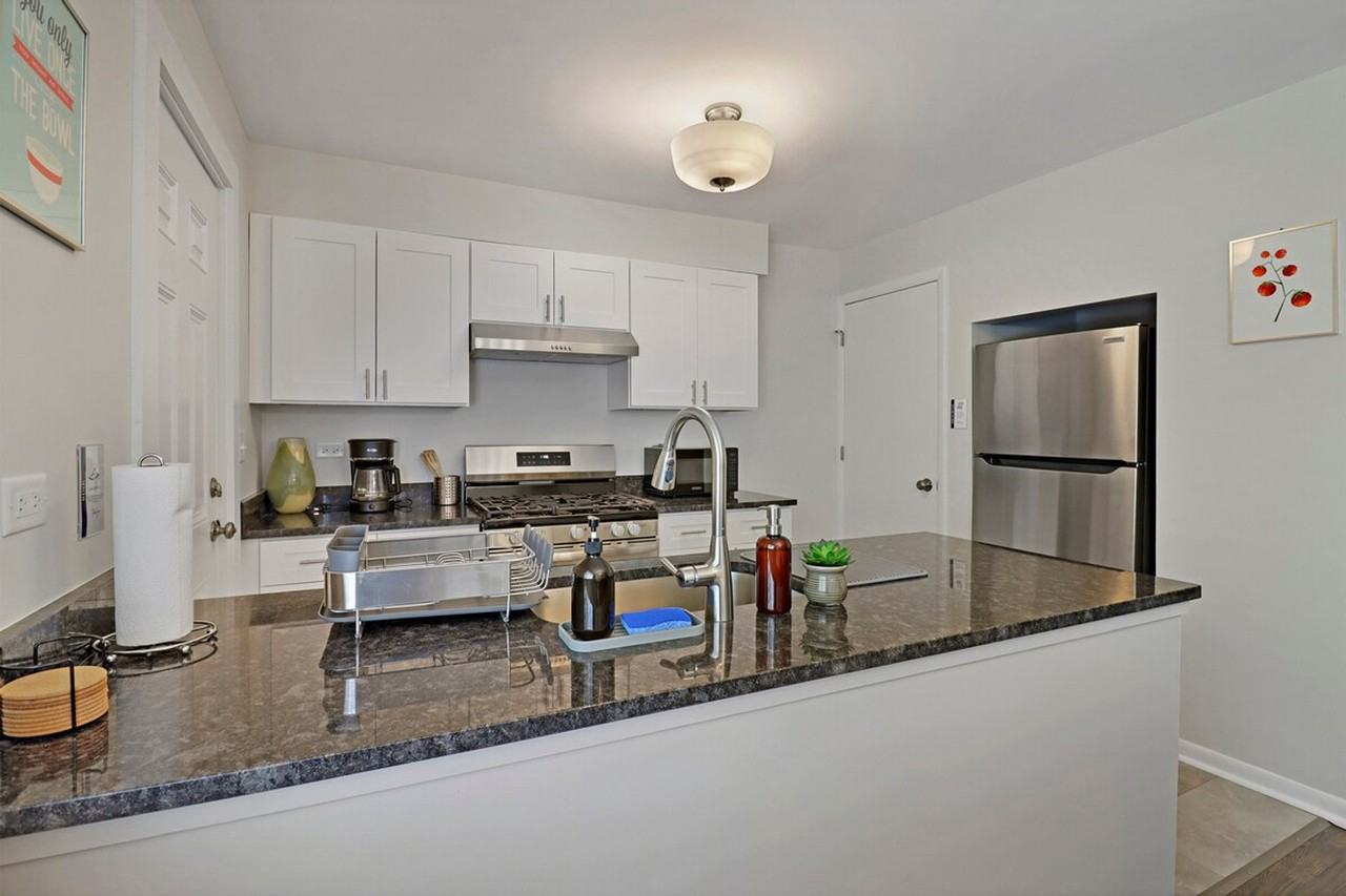 2248 Linden Ave #1569688P - Photo 7 of 15