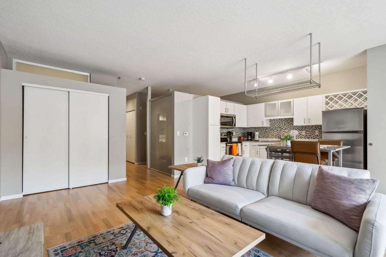 616 Washington Ave S #1571257P - Photo 3 of 37
