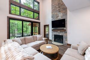 featured image of 216 S Peak Rd