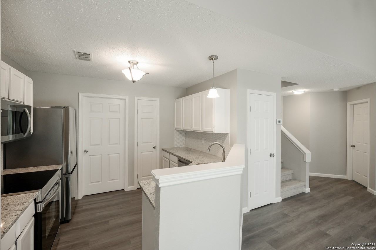 7539 Rimhurst - Photo 3 of 15