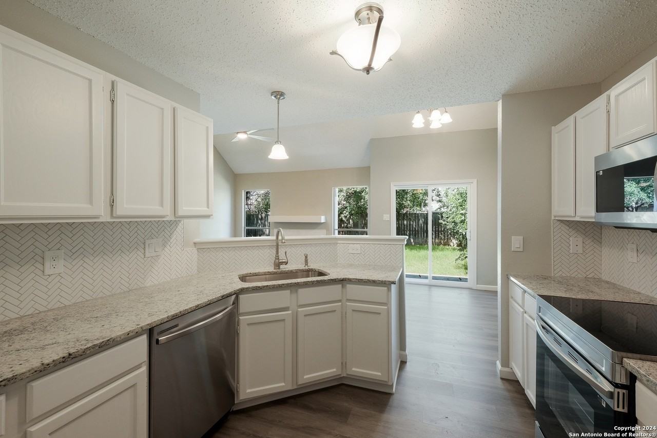 7539 Rimhurst - Photo 4 of 15