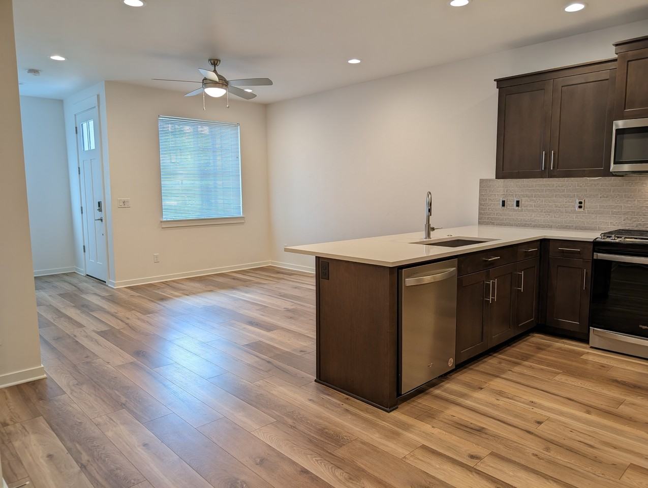 4132 Se Century Blvd #1 - Photo 6 of 19