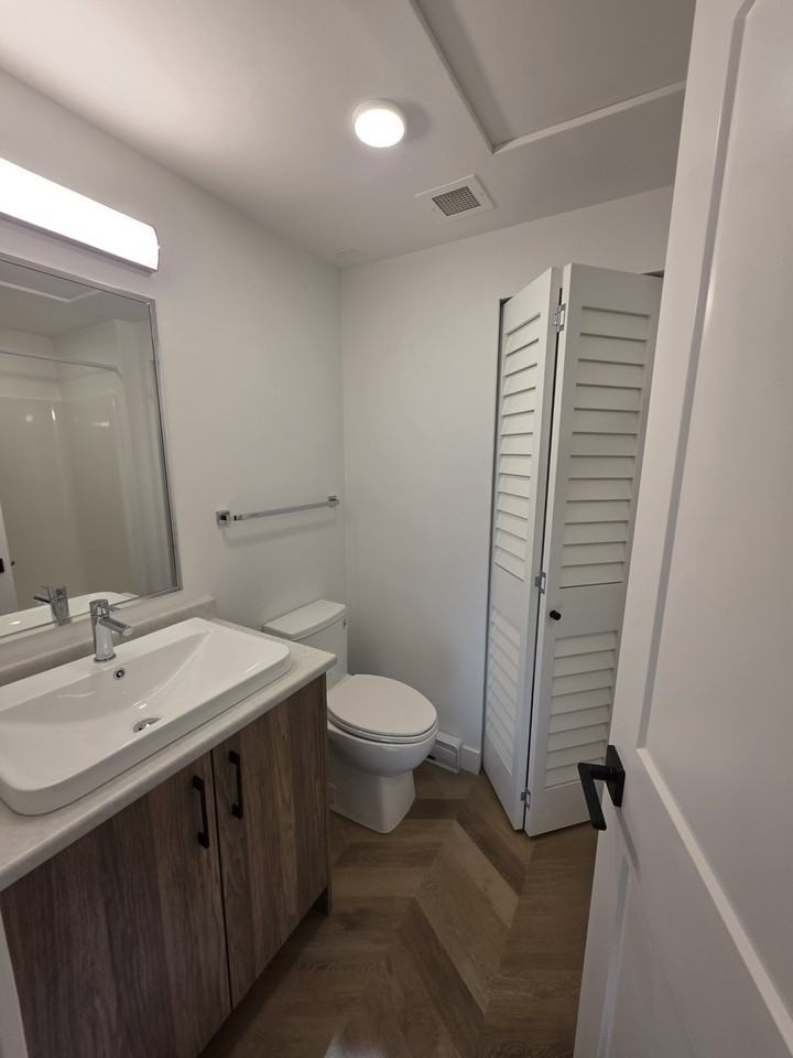 720 Robinson St #B - Photo 3 of 8