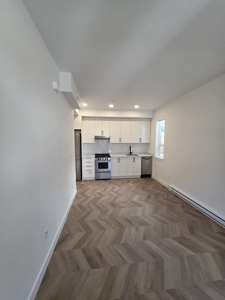 720 Robinson St #B - Photo 4 of 8
