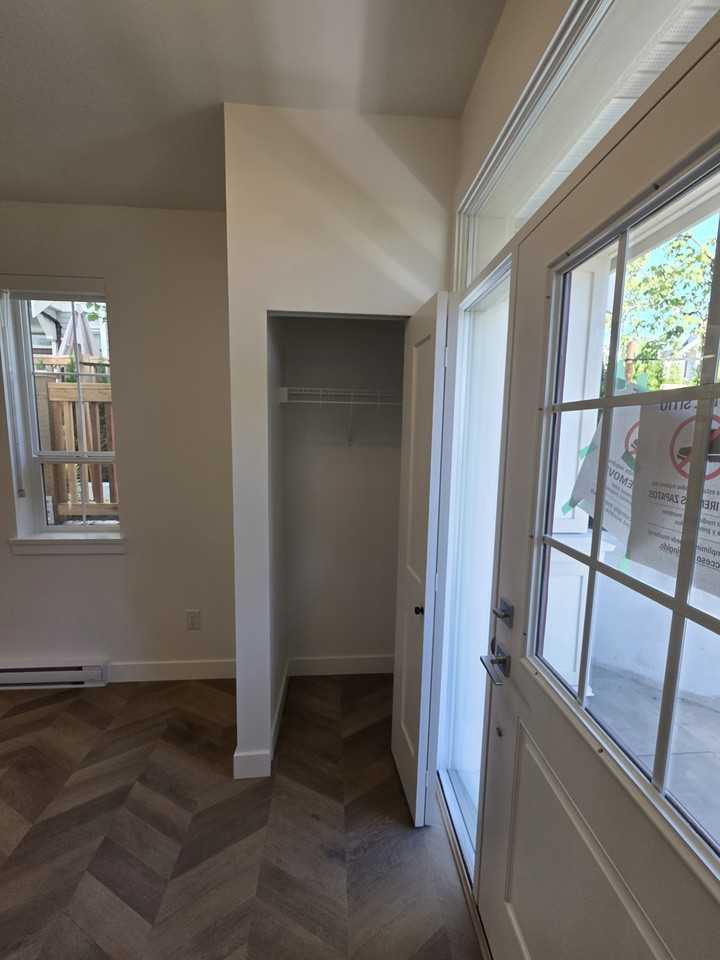 720 Robinson St #B - Photo 5 of 8