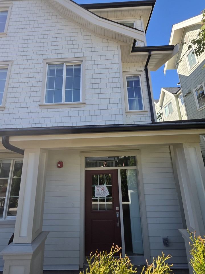 720 Robinson St #B - Photo 6 of 8