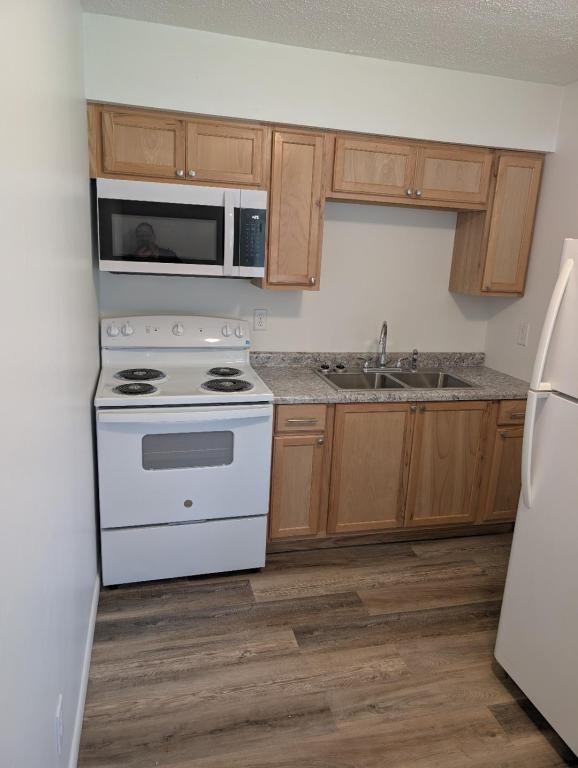 26529 Dutch Settlement St #4 - Photo 2 of 15