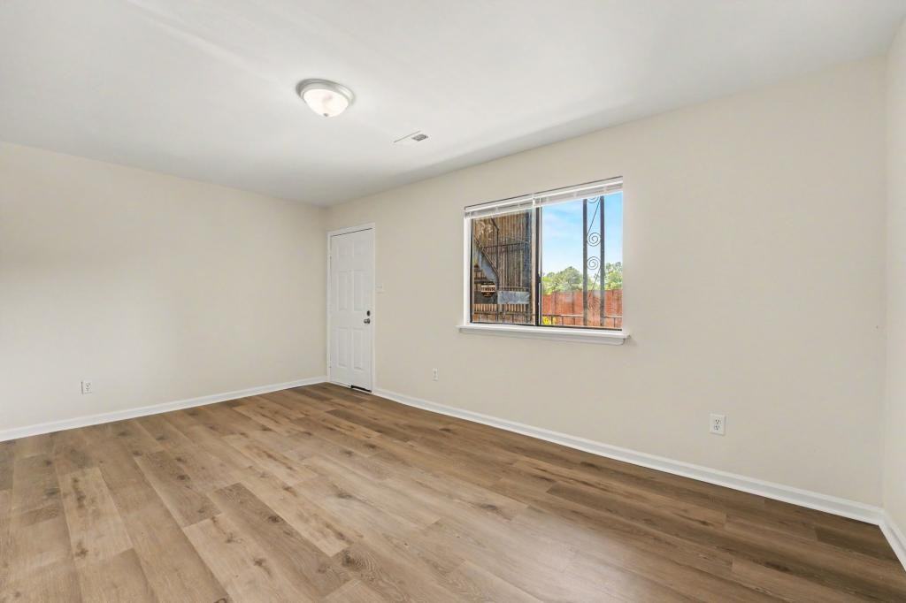 1309 Hudson Ave - Photo 3 of 19