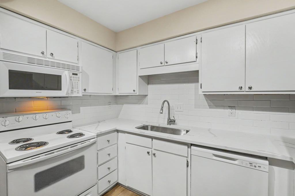 1309 Hudson Ave - Photo 7 of 19