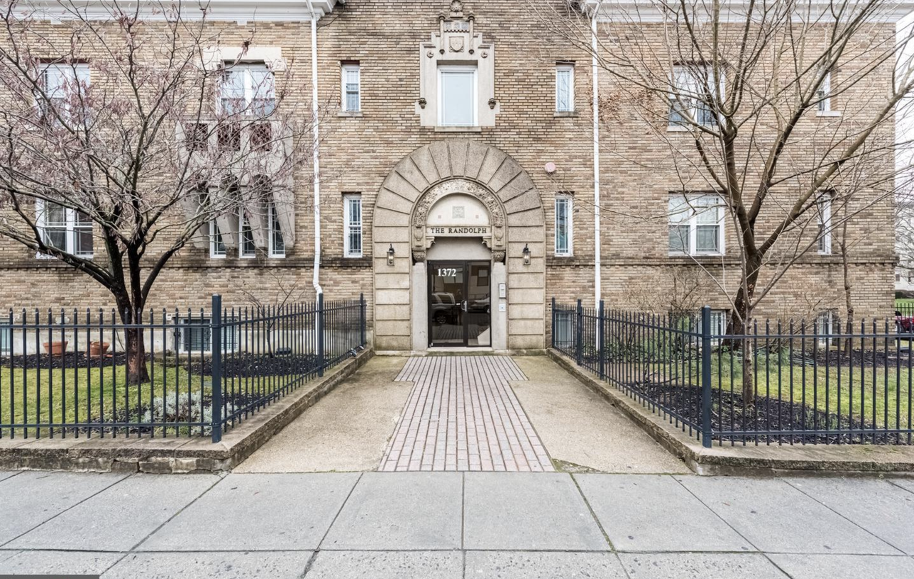 1372 Randolph St Nw #101 - Photo 4 of 15