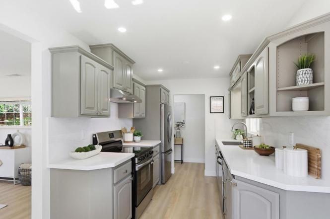 1091 W Latimer Ave - Photo 6 of 27