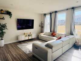 featured image of 213 Catalpa Ln