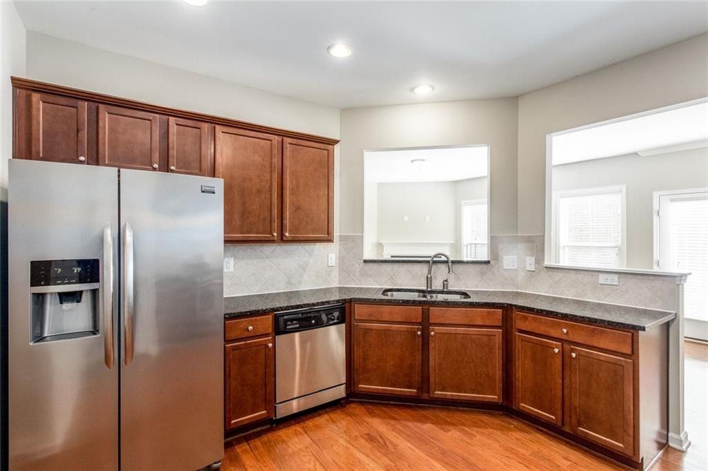 2105 Greencrest Cir - Photo 6 of 20