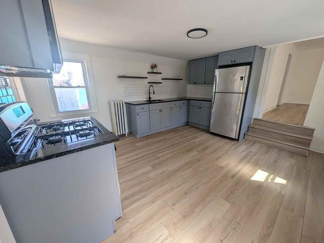 244 Spring St - Photo 5 of 10