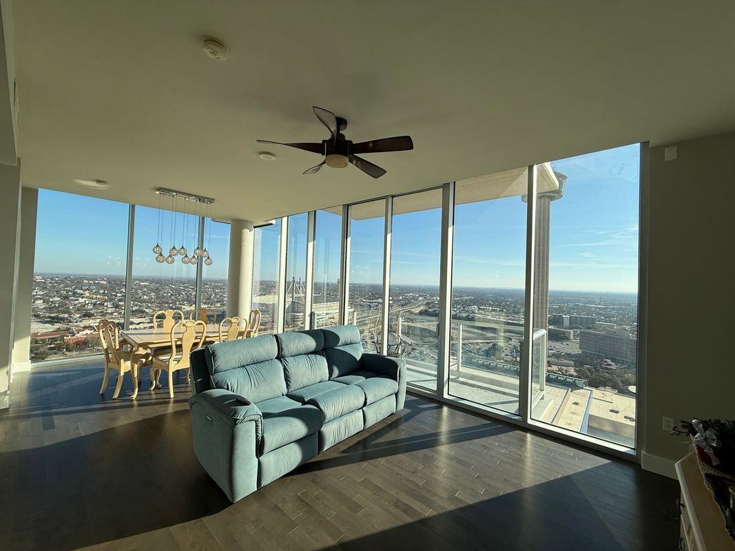 610 E Market St - Photo 2 of 11