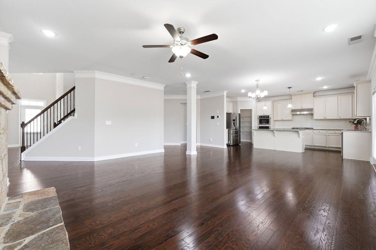 304 Cochin Dr - Photo 2 of 21