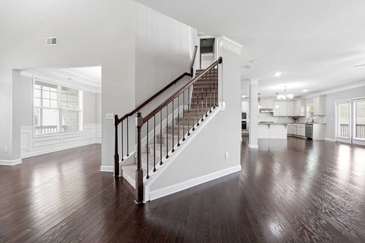 304 Cochin Dr - Photo 3 of 21