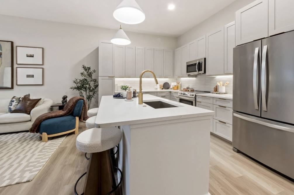 5251 W Tyson Ave - Photo 5 of 13