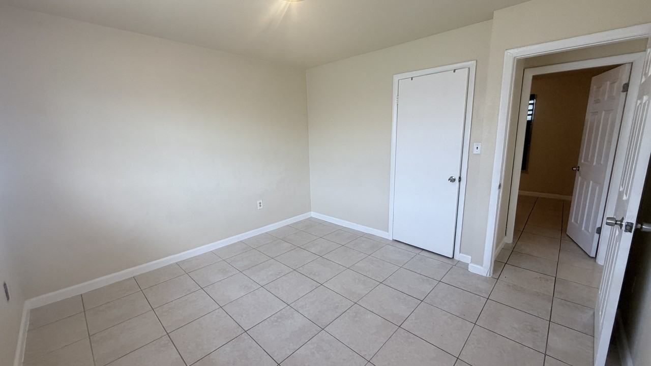 2115 Washington St Ne #B - Photo 2 of 9