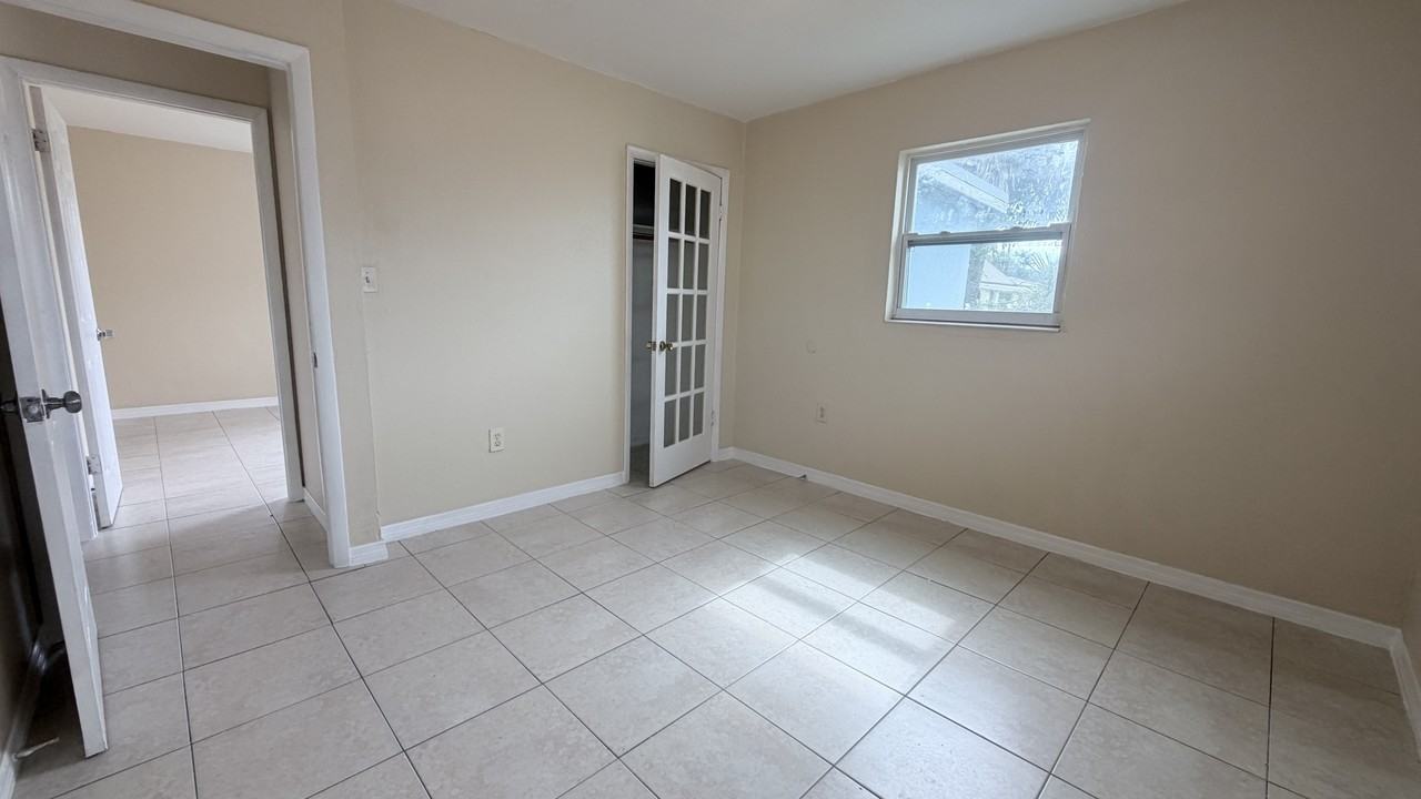 2107 Washington St Ne #C - Photo 4 of 10