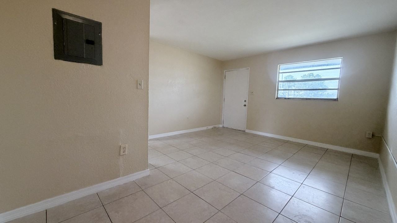 2107 Washington St Ne #C - Photo 2 of 10