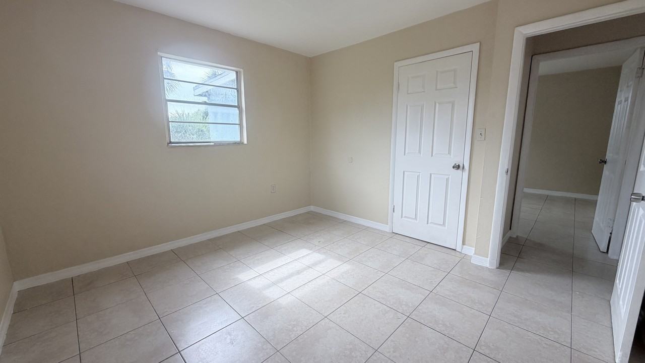 2107 Washington St Ne #C - Photo 6 of 10