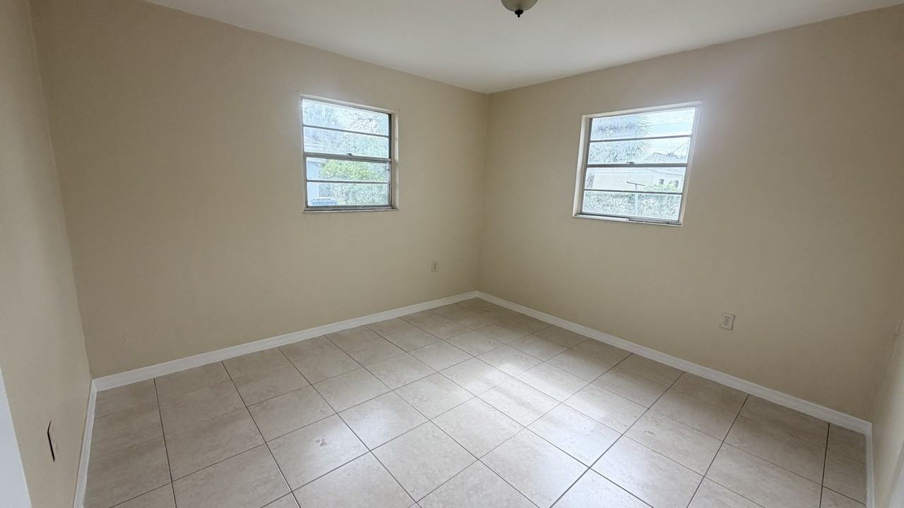 2107 Washington St Ne #C - Photo 5 of 10