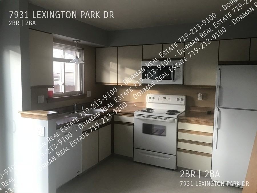 7931 Lexington Park Dr - Photo 3 of 12