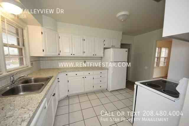 180 Valleyview Dr - Photo 5 of 13