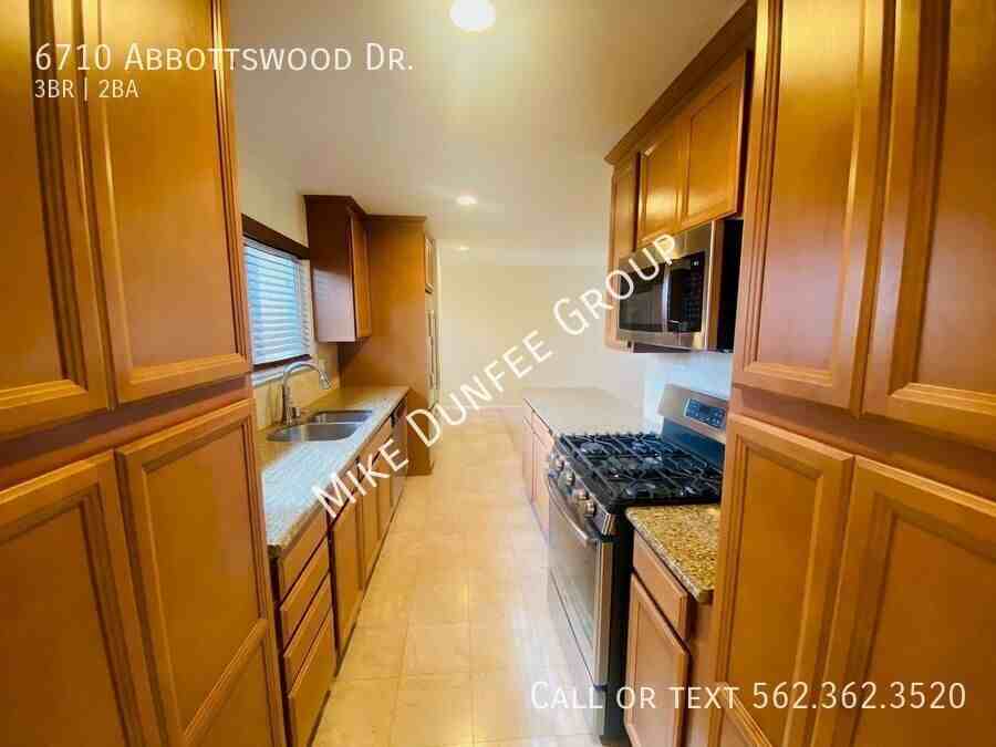 6710 Abbottswood Dr - Photo 4 of 31