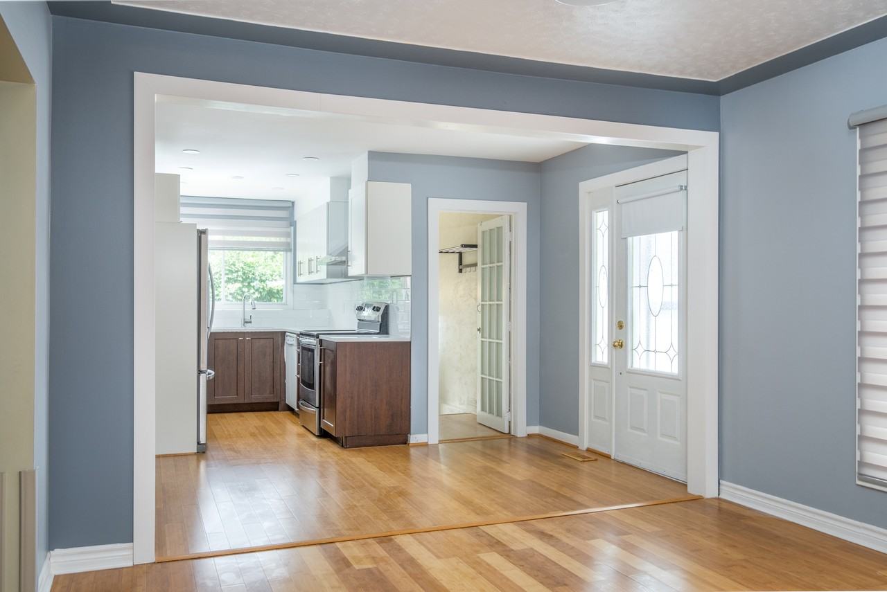 588 Wonderland Road North - Photo 2 of 14