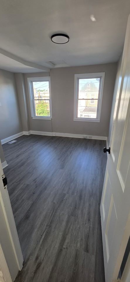 144 N Streeper St - Photo 6 of 9