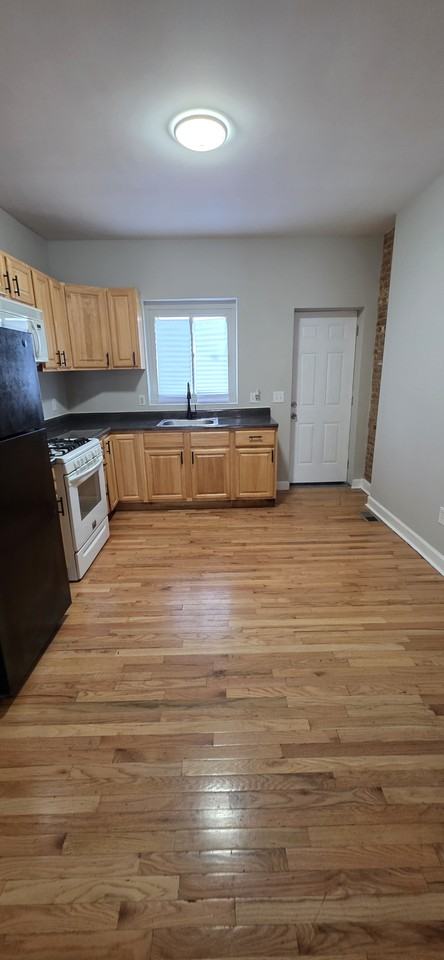 2415 Jefferson St - Photo 5 of 9